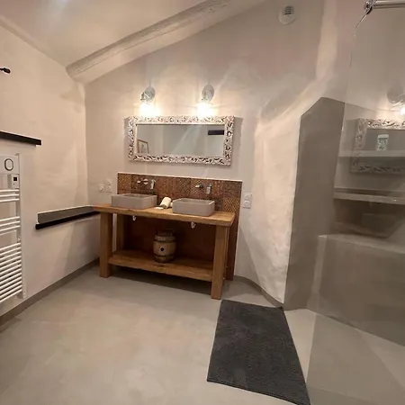 Bergerie Renovee Avec Piscine Chauffee Et Terrain Cloture