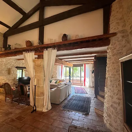 Bergerie Renovee Avec Piscine Chauffee Et Terrain Cloture