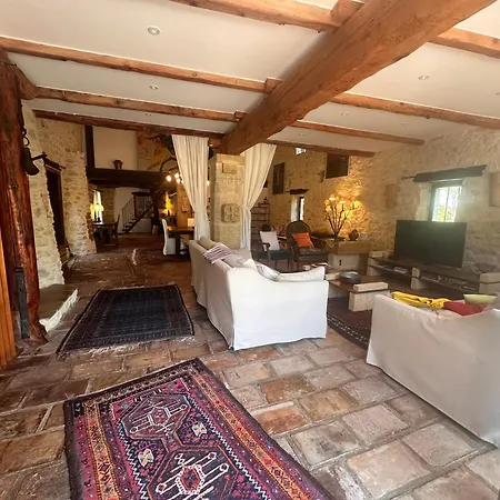 Villa Bergerie Renovee Avec Piscine Chauffee Et Terrain Cloture
