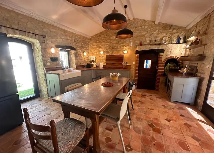 Bergerie Renovee Avec Piscine Chauffee Et Terrain Cloture וילה
