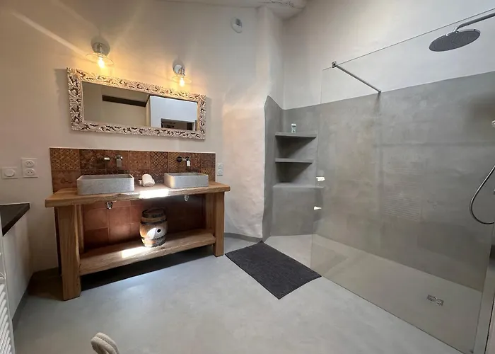 Bergerie Renovee Avec Piscine Chauffee Et Terrain Cloture וילה Vallérargues