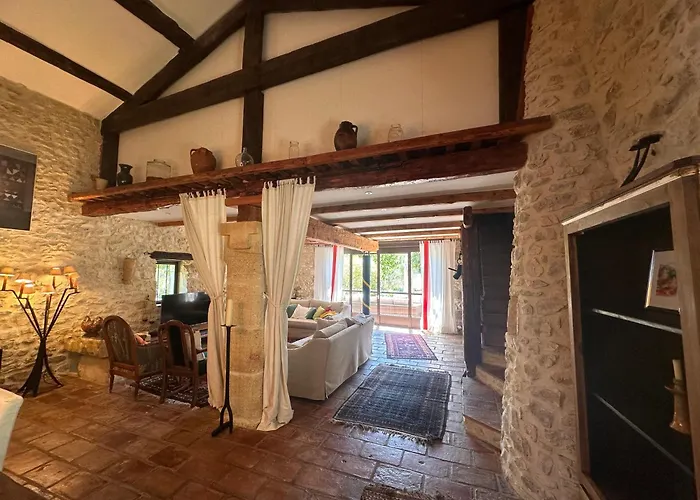 Bergerie Renovee Avec Piscine Chauffee Et Terrain Cloture